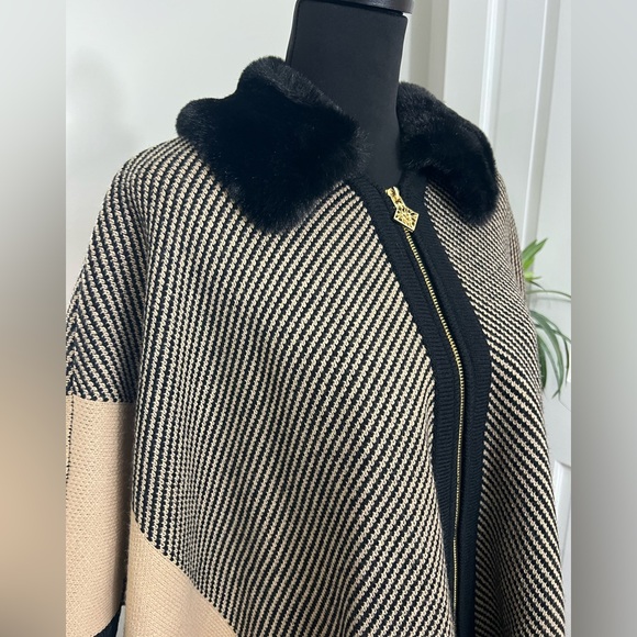 Anne Klein Zip-Up Oversized Poncho With Faux Fur Collar Tan/Black Size M - Picture 10 of 12